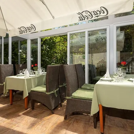 Illes Hotel