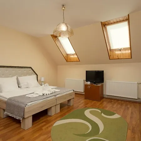 Illes 3* Σέγκεντ