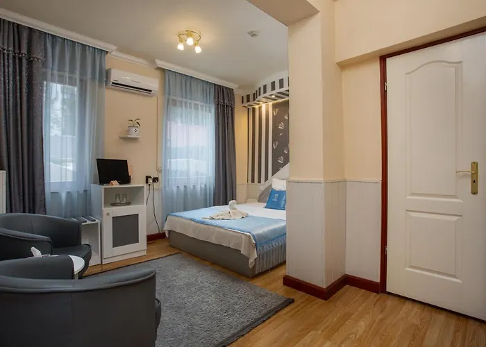 Illes 3* Σέγκεντ