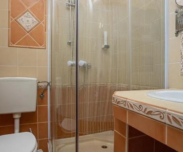 Ξενοδοχείο Illes 3*