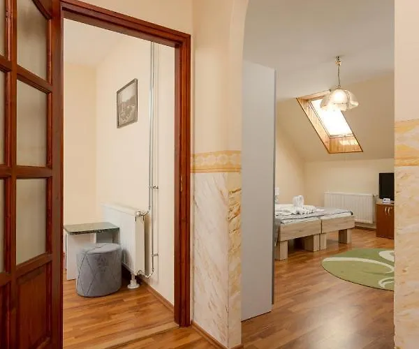 Illes Ξενοδοχείο Σέγκεντ