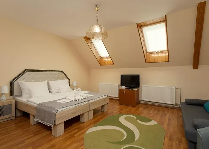 Illes 3* Σέγκεντ