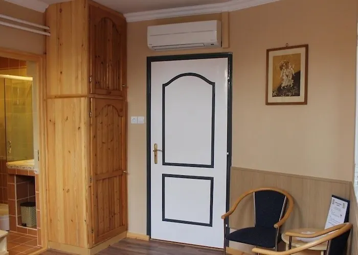 Illes 3* Σέγκεντ