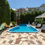 Illes Hotel