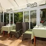 Illés Hotel
