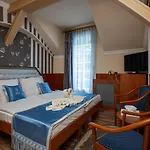 Illes Hotel 3*