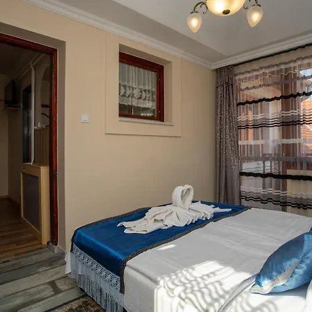 Illes Hotel 3*